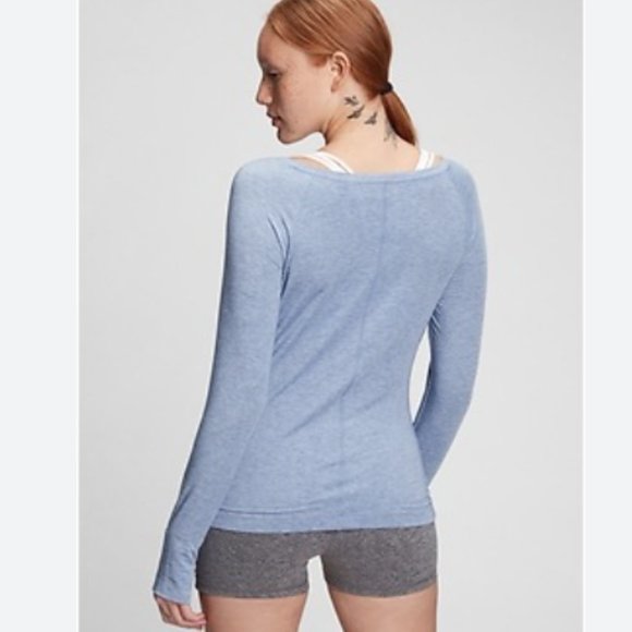 RARE GapFit Breathe Blue White Striped Long Sleeve Performance T-shirt sz S - Picture 2 of 7